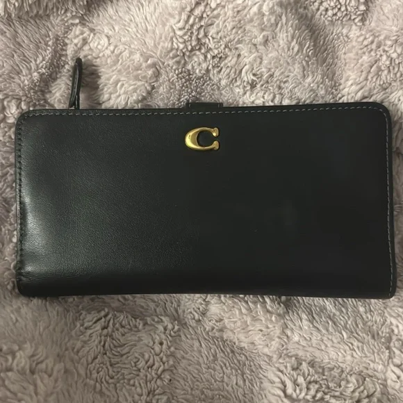 Coach Essential Slim Wallet - Picture 4 of 9